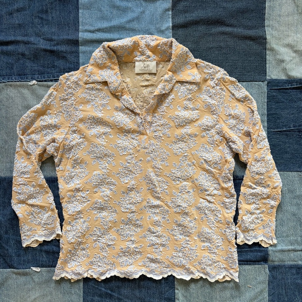 VTG Lace appliqué soft surroundings collared shirt tan & blue